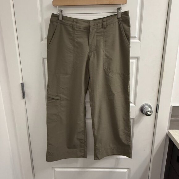 Patagonia Size 2 green khaki capris - Picture 1 of 4